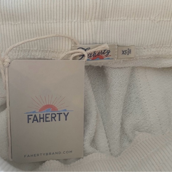 Faherty New with Tags Molly Jogger & Crew Neck - Picture 7 of 10